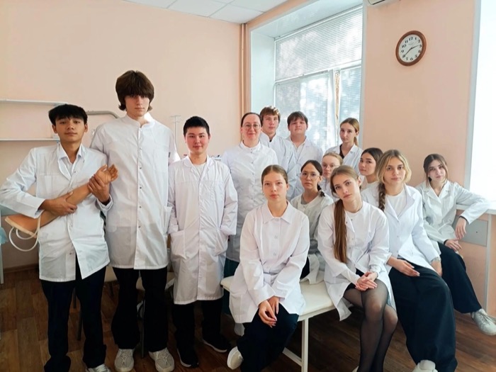 Медицинские классы продолжают знакомство с профессией